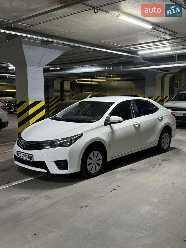 Седан Toyota Corolla 2014 в Днепре