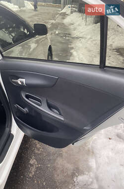 Седан Toyota Corolla 2011 в Сумах