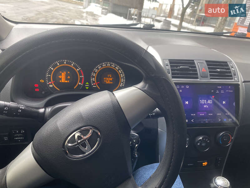 Седан Toyota Corolla 2011 в Сумах