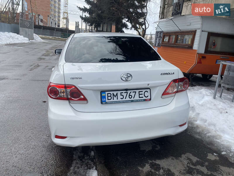 Седан Toyota Corolla 2011 в Сумах