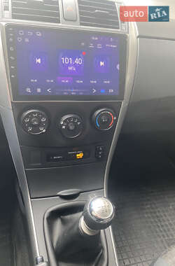 Седан Toyota Corolla 2011 в Сумах