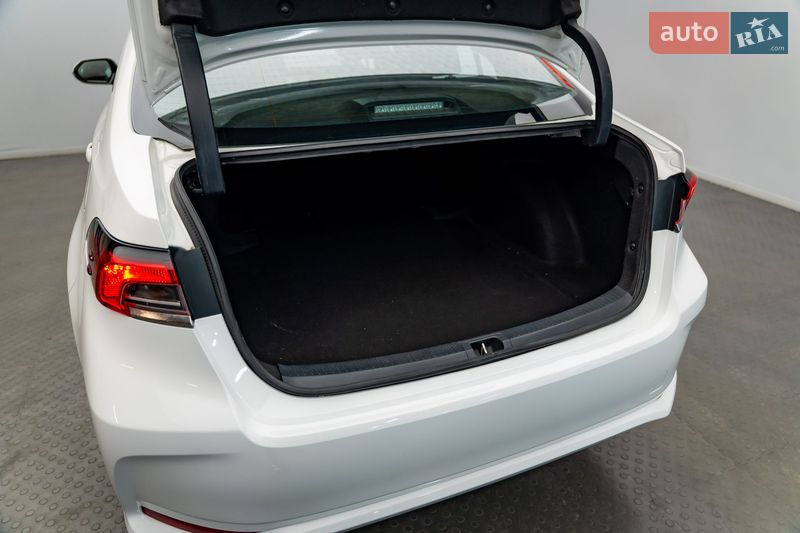 Седан Toyota Corolla 2020 в Киеве