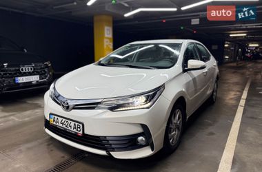 Седан Toyota Corolla 2016 в Києві
