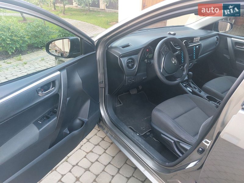 Седан Toyota Corolla 2016 в Луцке