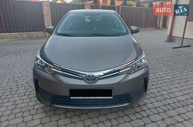 Седан Toyota Corolla 2016 в Луцьку