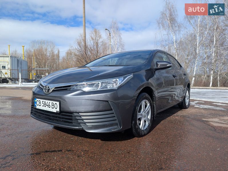 Седан Toyota Corolla 2017 в Киеве