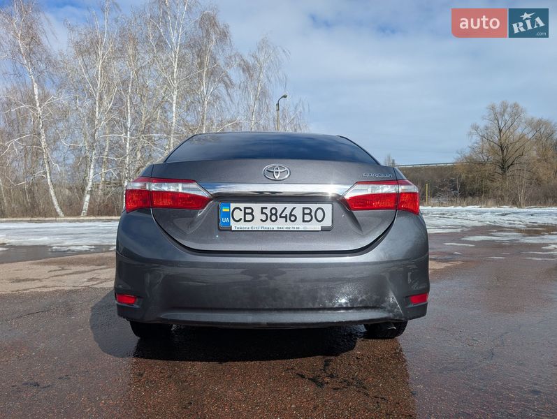 Седан Toyota Corolla 2017 в Киеве