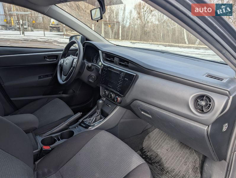 Седан Toyota Corolla 2017 в Киеве