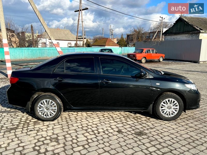 Седан Toyota Corolla 2009 в Кременчуге
