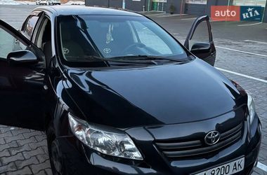 Седан Toyota Corolla 2009 в Дубні