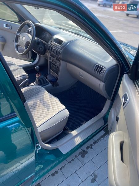 Седан Toyota Corolla 2000 в Умани