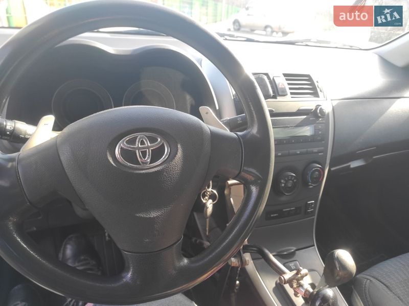 Седан Toyota Corolla 2008 в Львове