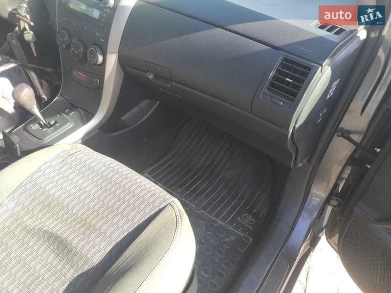 Седан Toyota Corolla 2008 в Львове