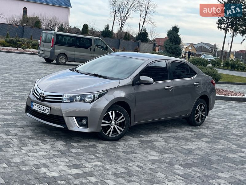 Седан Toyota Corolla 2013 в Мукачево