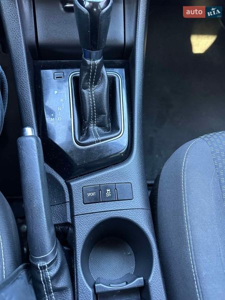 Седан Toyota Corolla 2016 в Киеве