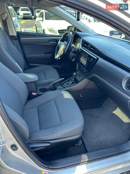 Седан Toyota Corolla 2016 в Киеве