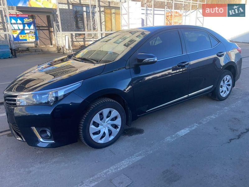 Седан Toyota Corolla 2014 в Киеве