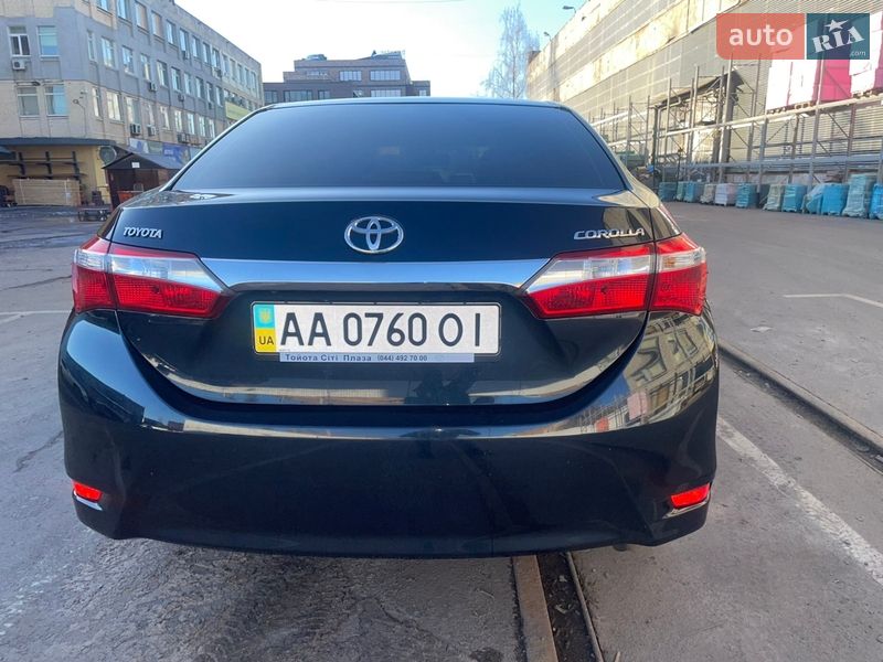 Седан Toyota Corolla 2014 в Киеве
