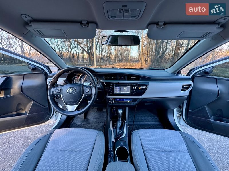 Седан Toyota Corolla 2015 в Одессе
