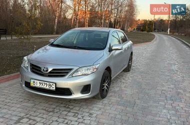Седан Toyota Corolla 2010 в Миргороді