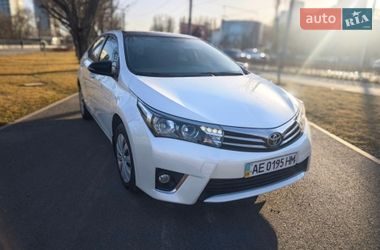 Седан Toyota Corolla 2013 в Дніпрі