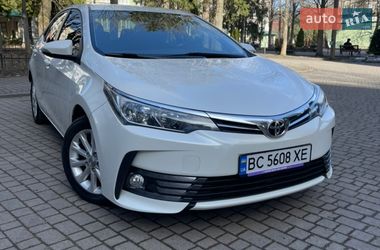 Седан Toyota Corolla 2018 в Львові