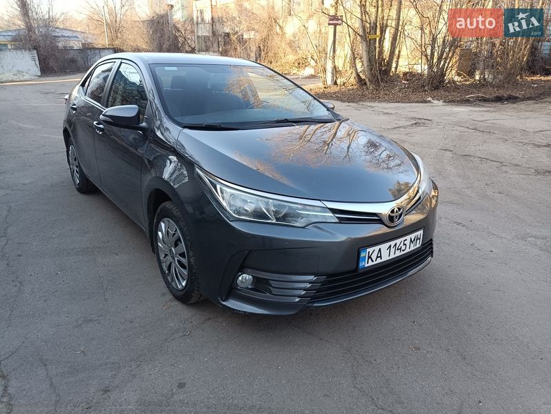Седан Toyota Corolla 2016 в Киеве