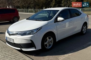 Седан Toyota Corolla 2017 в Деражне