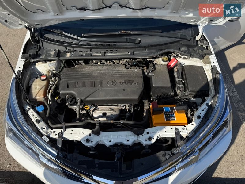 Седан Toyota Corolla 2017 в Деражне