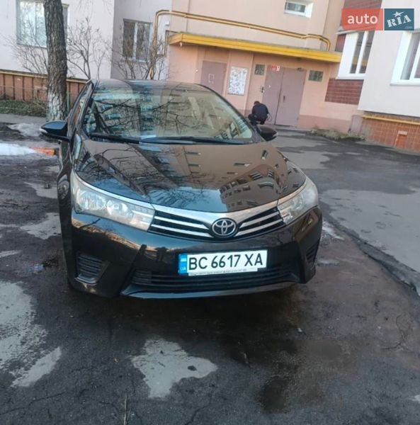 Седан Toyota Corolla 2015 в Киеве