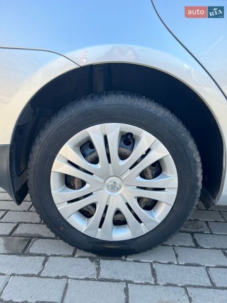 Седан Toyota Corolla 2008 в Виннице