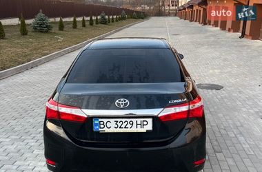 Седан Toyota Corolla 2018 в Львове