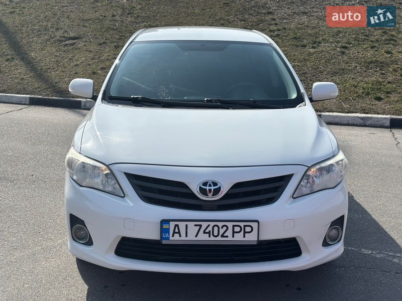 Седан Toyota Corolla 2012 в Києві