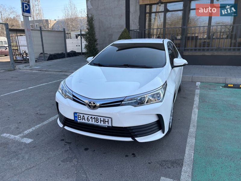 Седан Toyota Corolla 2017 в Миколаєві