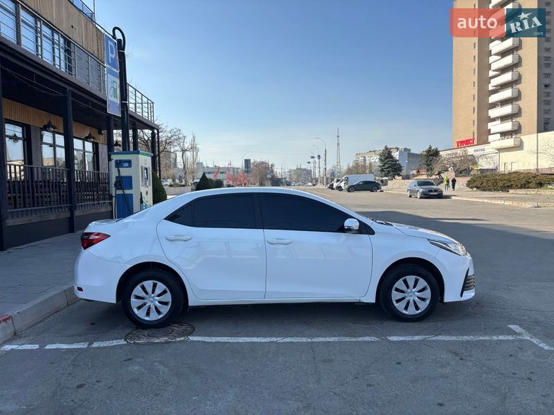 Седан Toyota Corolla 2017 в Миколаєві
