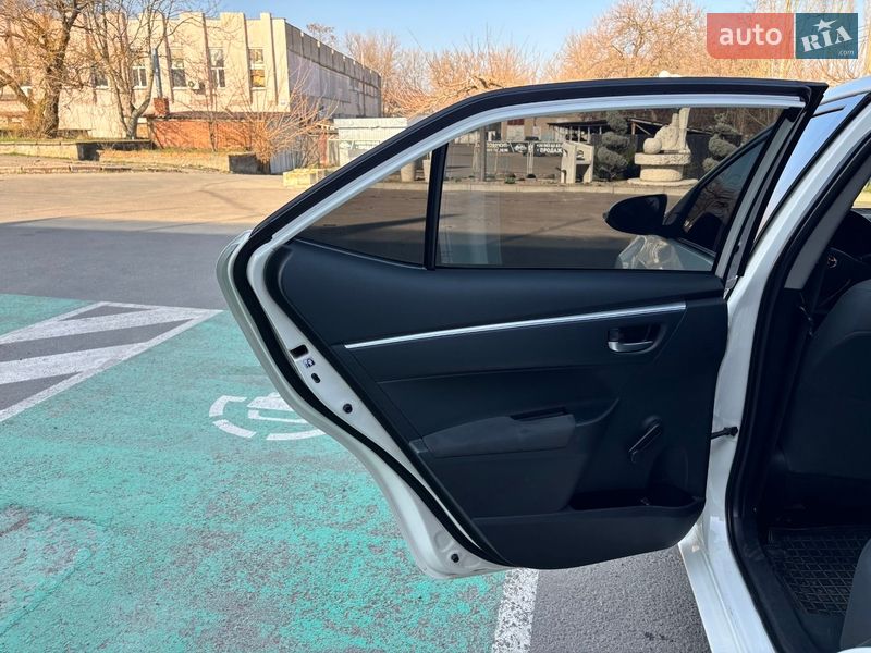 Седан Toyota Corolla 2017 в Миколаєві