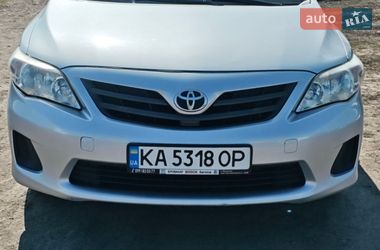 Седан Toyota Corolla 2012 в Гребінках