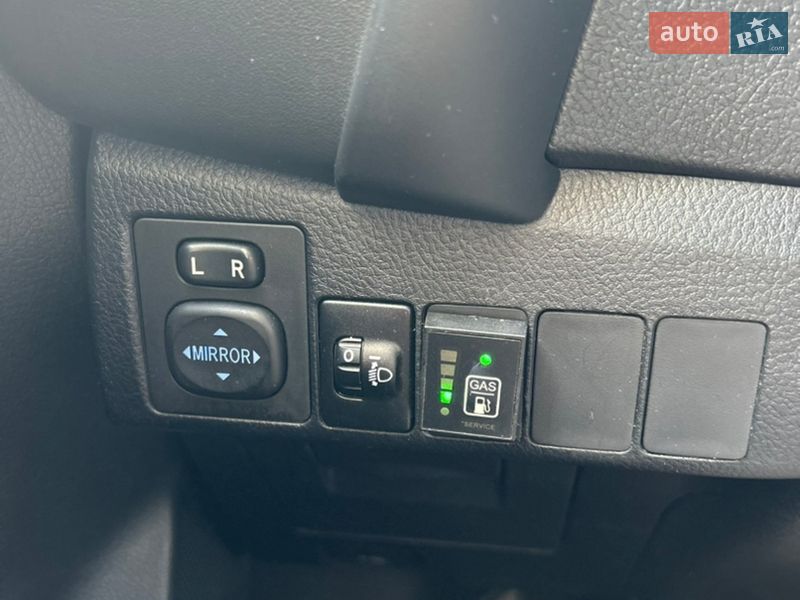 Седан Toyota Corolla 2017 в Киеве фото 12 Седан Toyota Corolla 2017 в Киеве