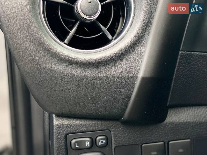 Седан Toyota Corolla 2017 в Киеве фото 27 Седан Toyota Corolla 2017 в Киеве