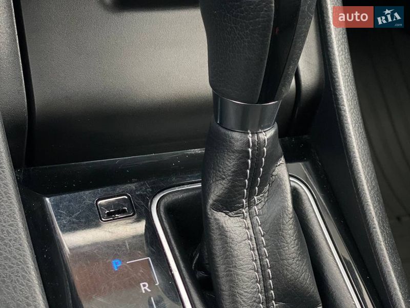 Седан Toyota Corolla 2017 в Киеве фото 41 Седан Toyota Corolla 2017 в Киеве