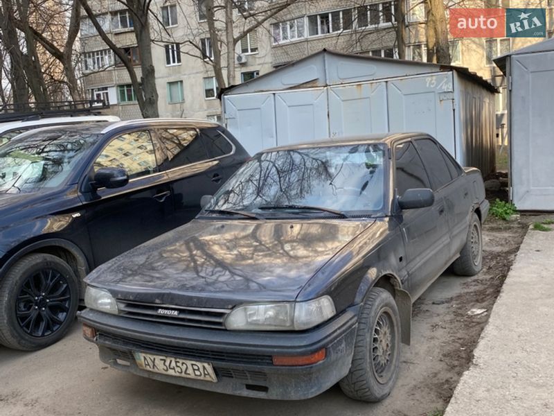 Седан Toyota Corolla 1990 в Харкові