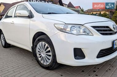 Седан Toyota Corolla 2010 в Києві