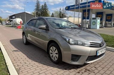 Седан Toyota Corolla 2016 в Львові