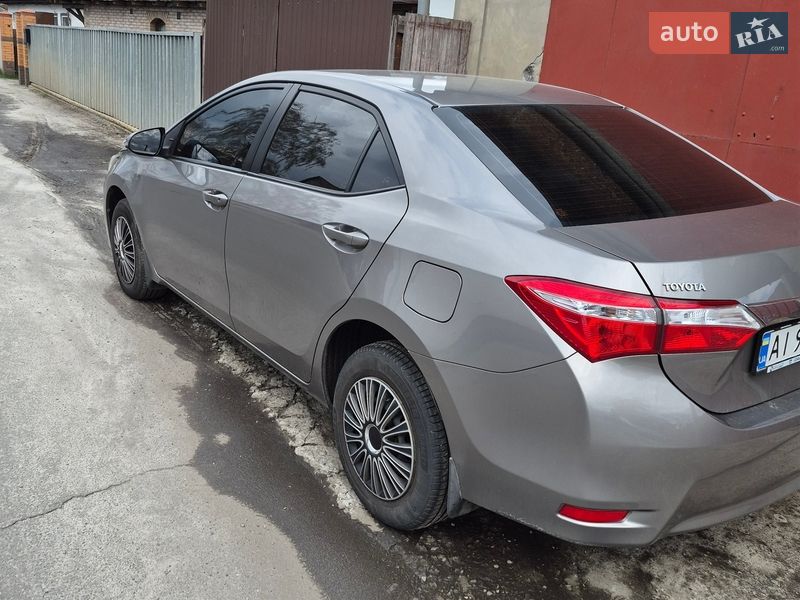 Седан Toyota Corolla 2016 в Києві