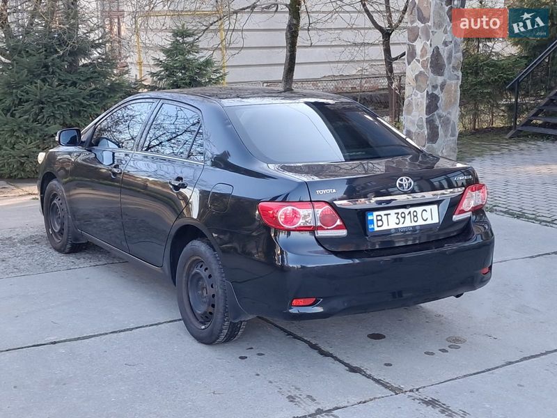 Седан Toyota Corolla 2011 в Івано-Франківську