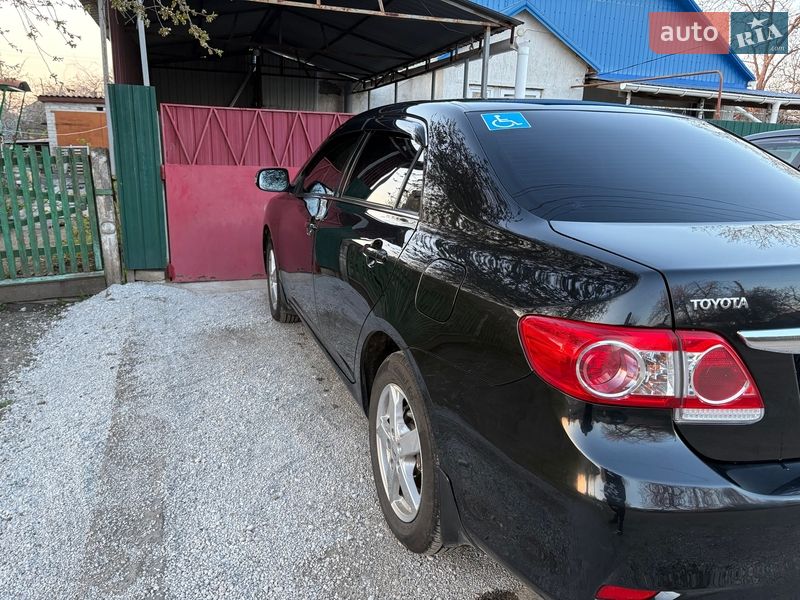 Седан Toyota Corolla 2013 в П'ятихатках