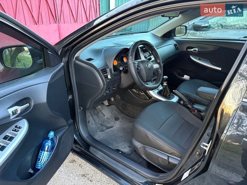 Седан Toyota Corolla 2013 в П'ятихатках