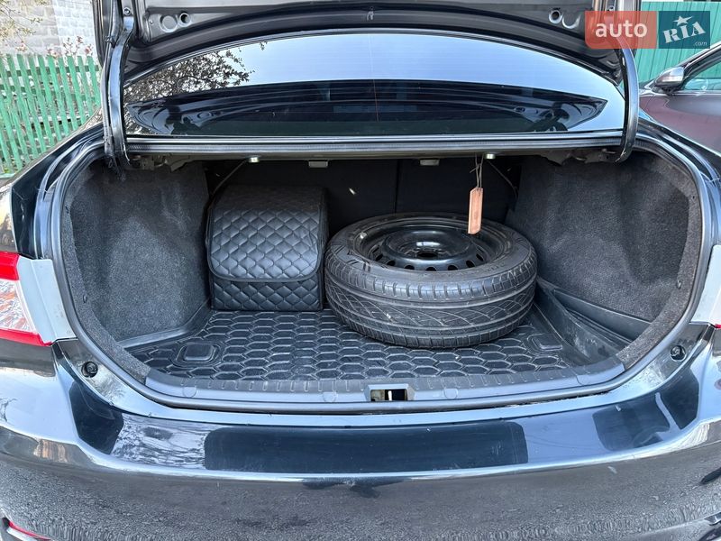 Седан Toyota Corolla 2013 в П'ятихатках