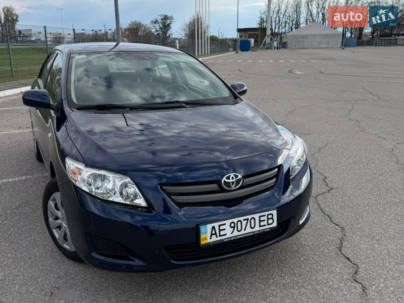 Седан Toyota Corolla 2009 в Днепре