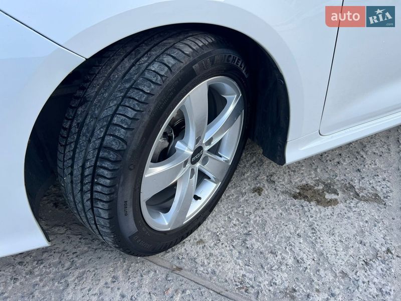 Седан Toyota Corolla 2019 в Дніпрі